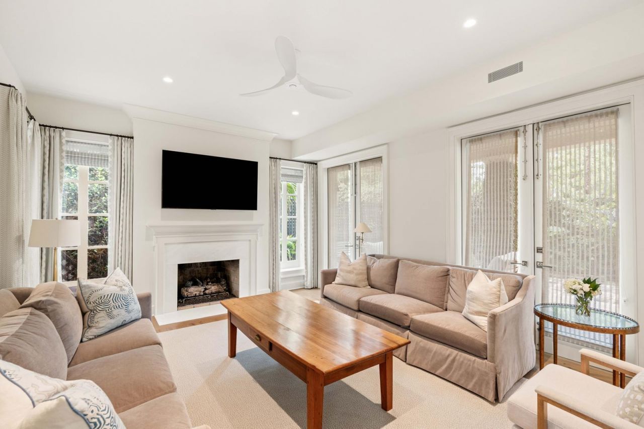 4 Gateway Walk Photo 10