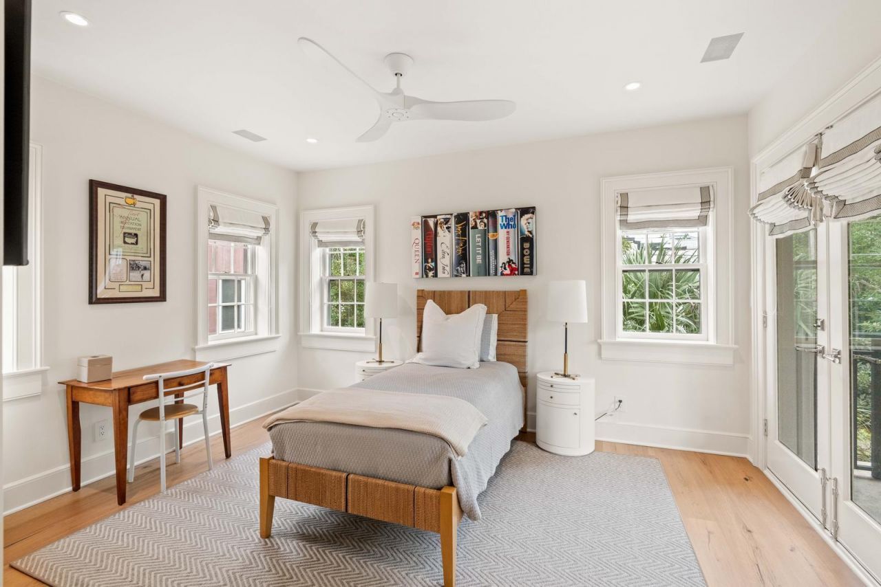 4 Gateway Walk Photo 49