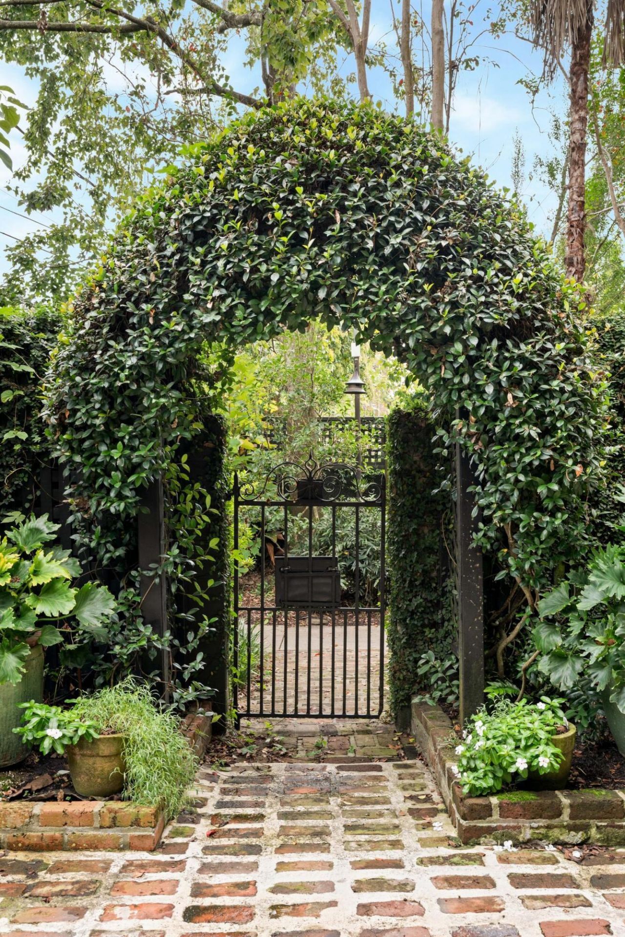 4 Gateway Walk Photo 5