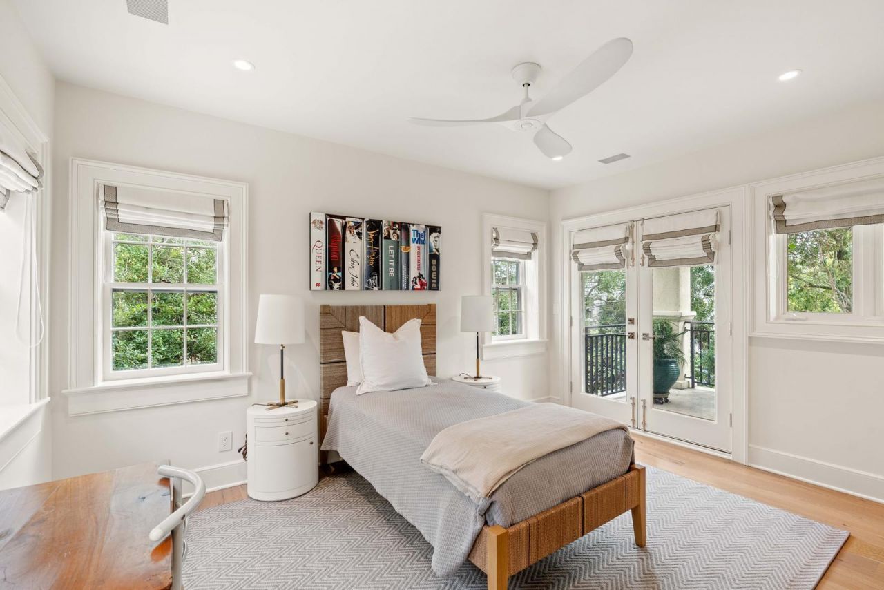 4 Gateway Walk Photo 50