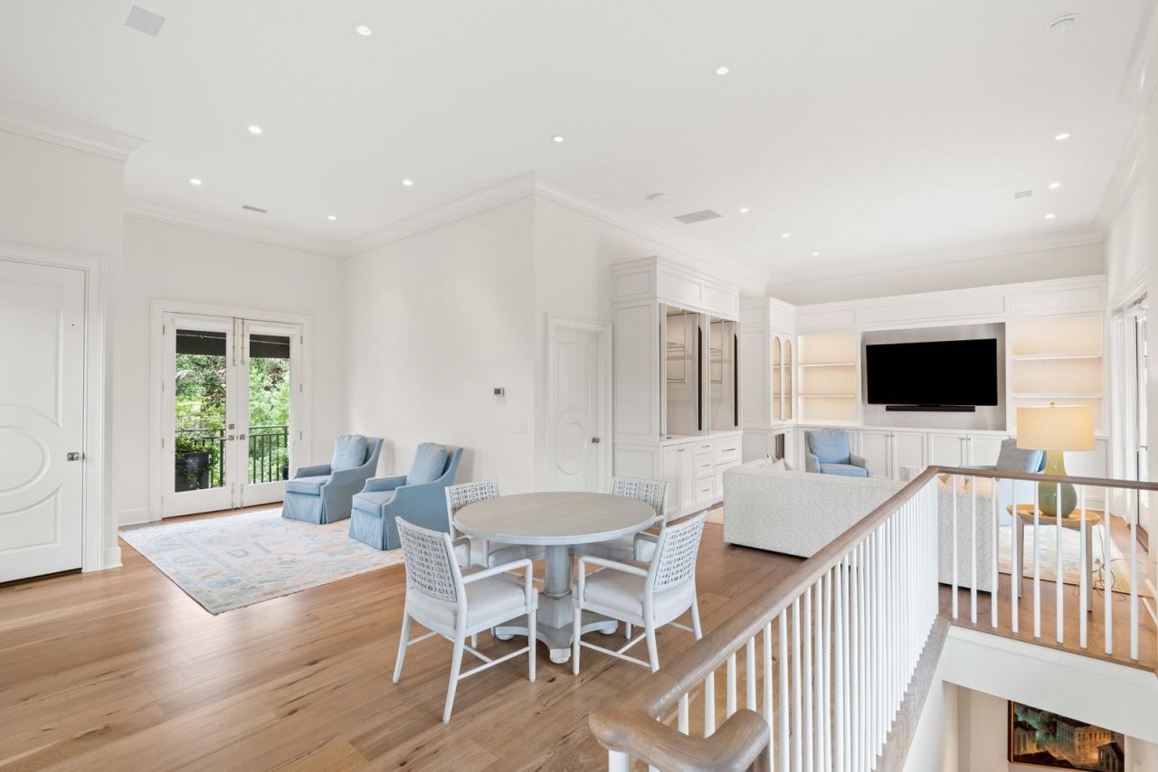 4 Gateway Walk Photo 56