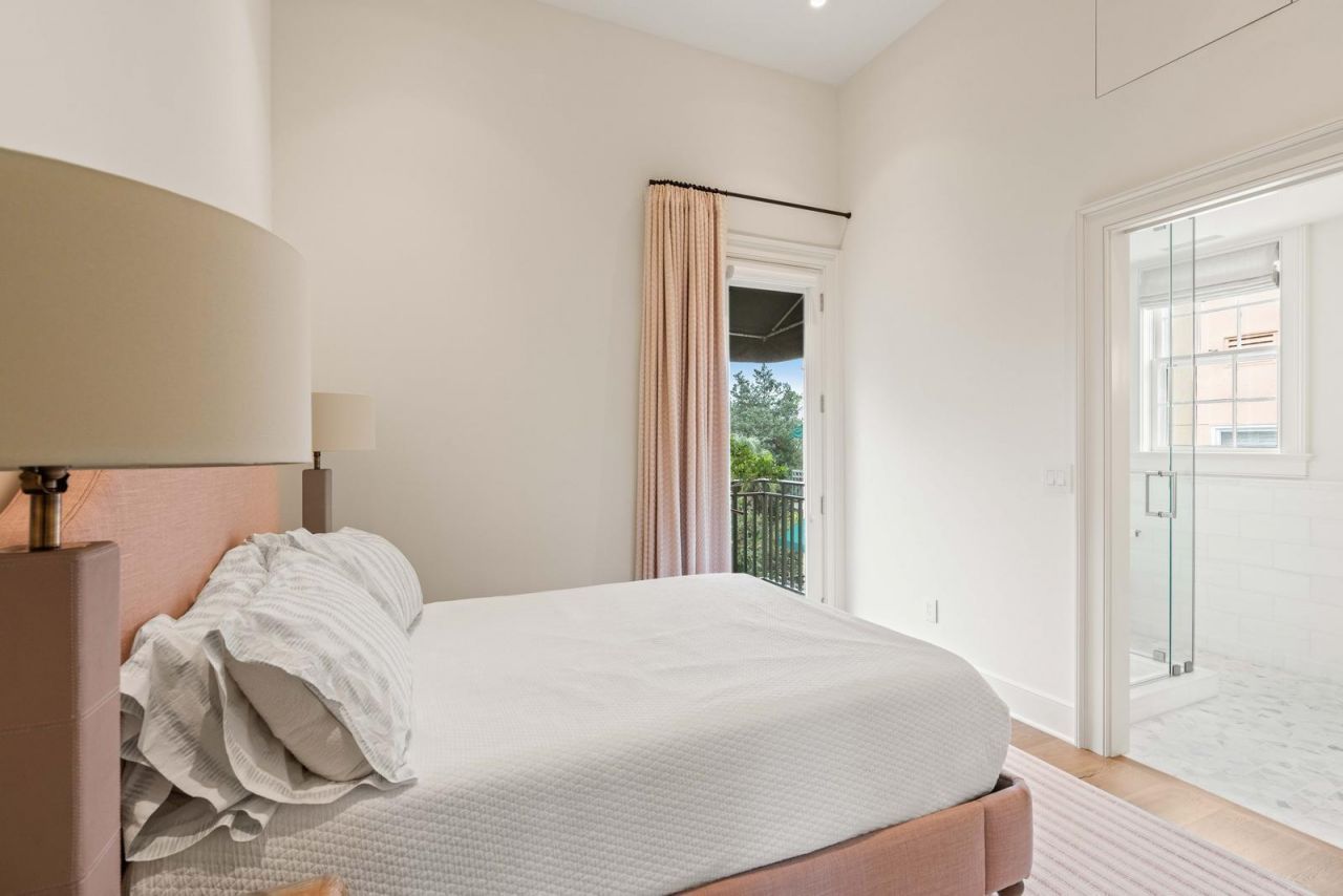 4 Gateway Walk Photo 64