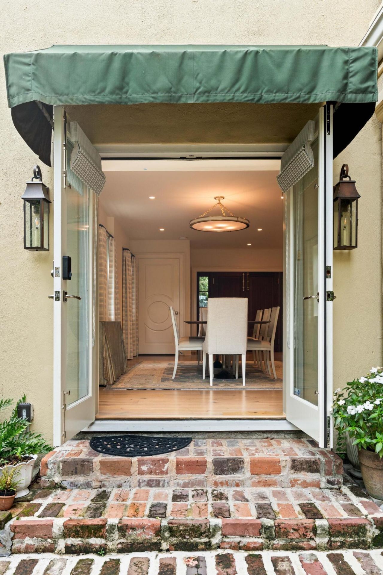 4 Gateway Walk Photo 8