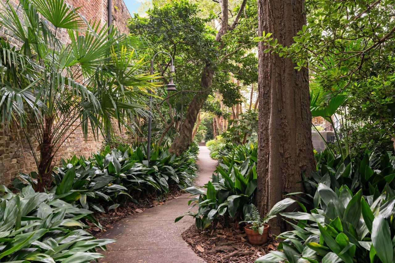 4 Gateway Walk Photo 81