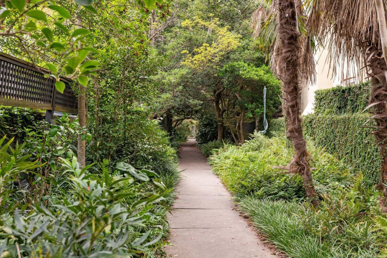 4 Gateway Walk Photo 82