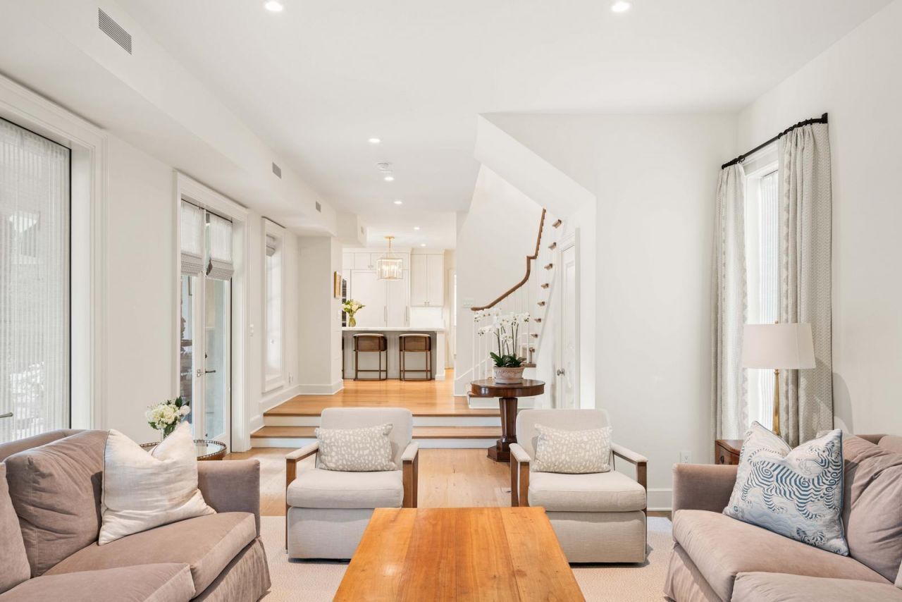 4 Gateway Walk Photo 9