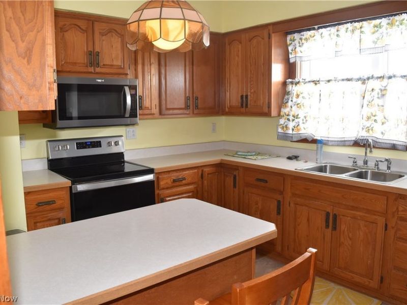 196 Maple Avenue, Saint Clairsville, OH 43950 Photo 3