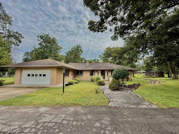 1615 1st St. East, Independence, IA 50644