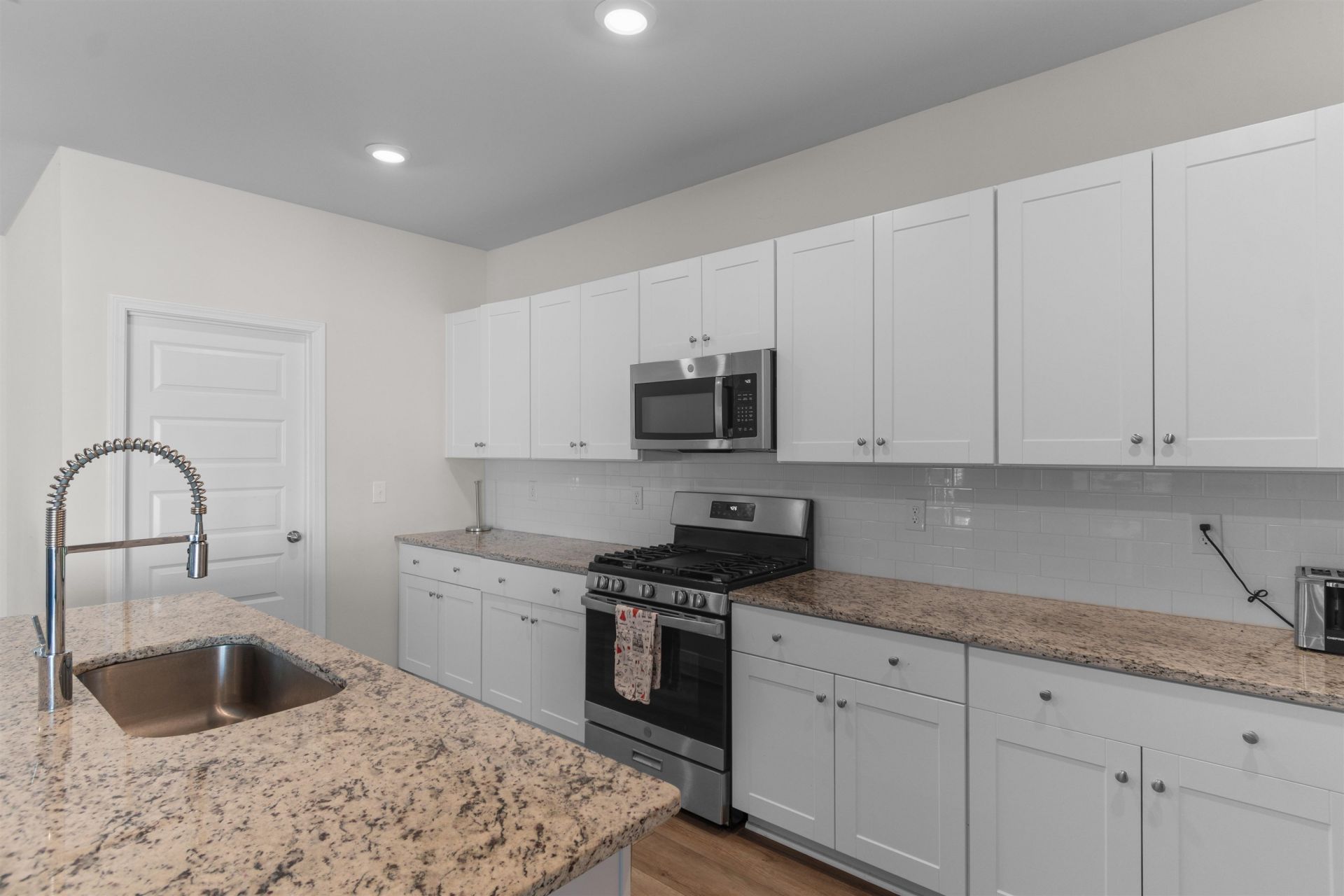 1111 Saltgrass Way  Photo 5