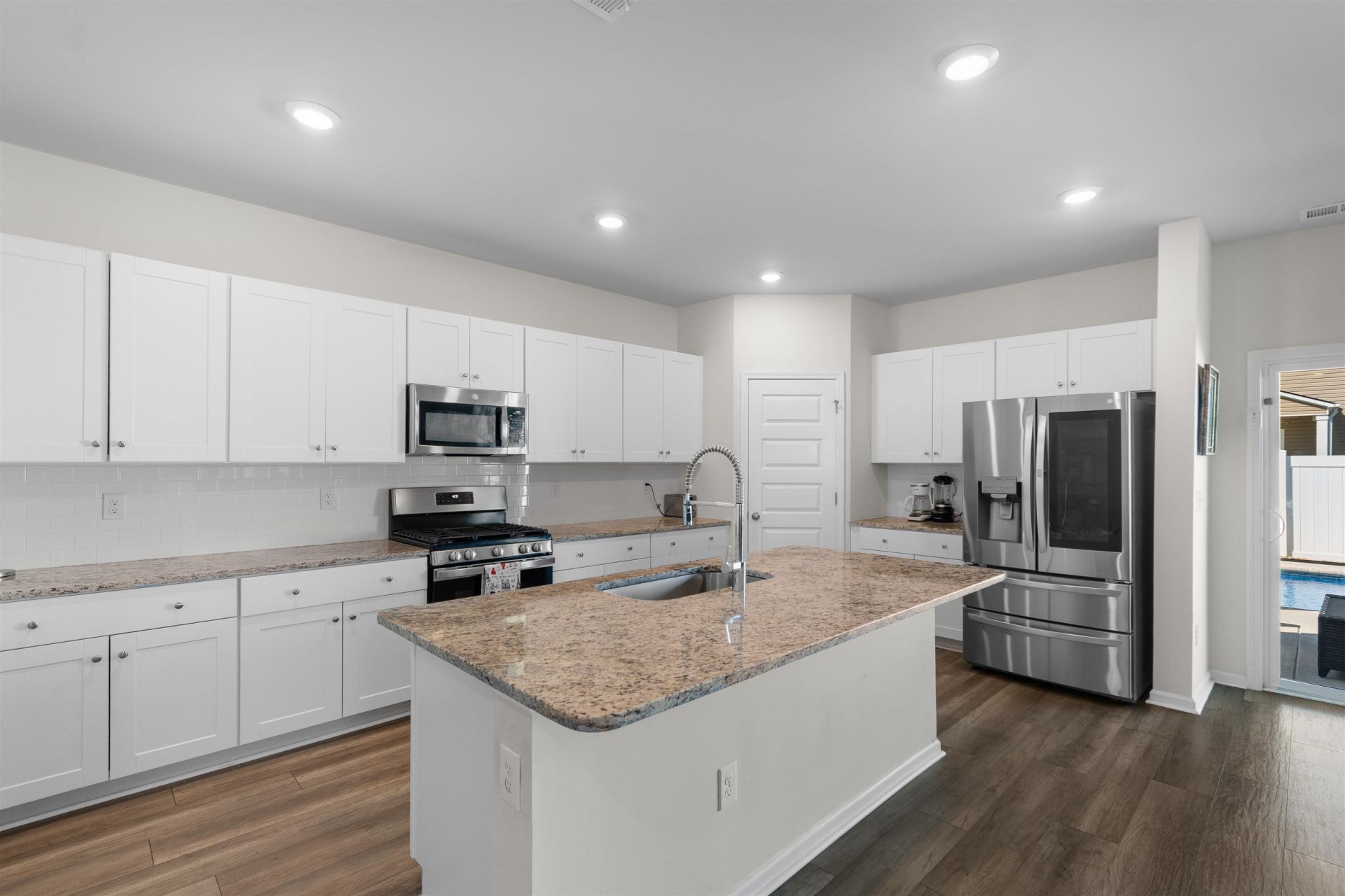 1111 Saltgrass Way  Photo 8