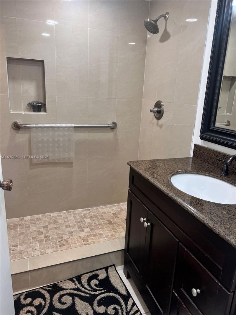 3680 Inverrary Dr , Unit 1T, Lauderhill, FL 33319 Photo