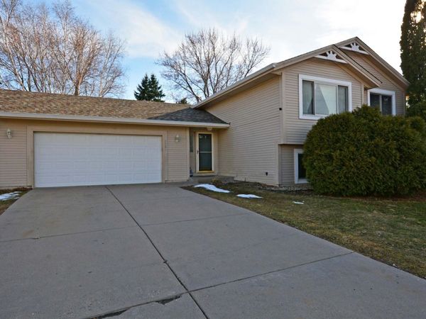 7581 23rd Street N, Oakdale, MN 55128