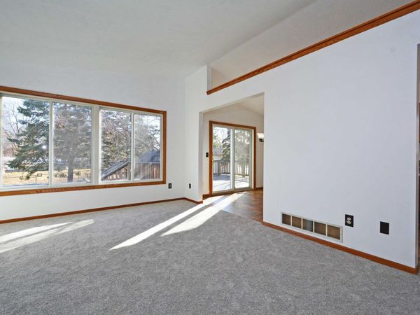 7581 23rd Street N, Oakdale, MN 55128