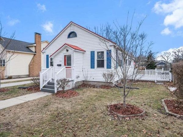 814 N Rath Avenue, Ludington, MI 49431