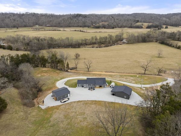 1447 W Beaverdam Rd, Centerville, TN 37033
