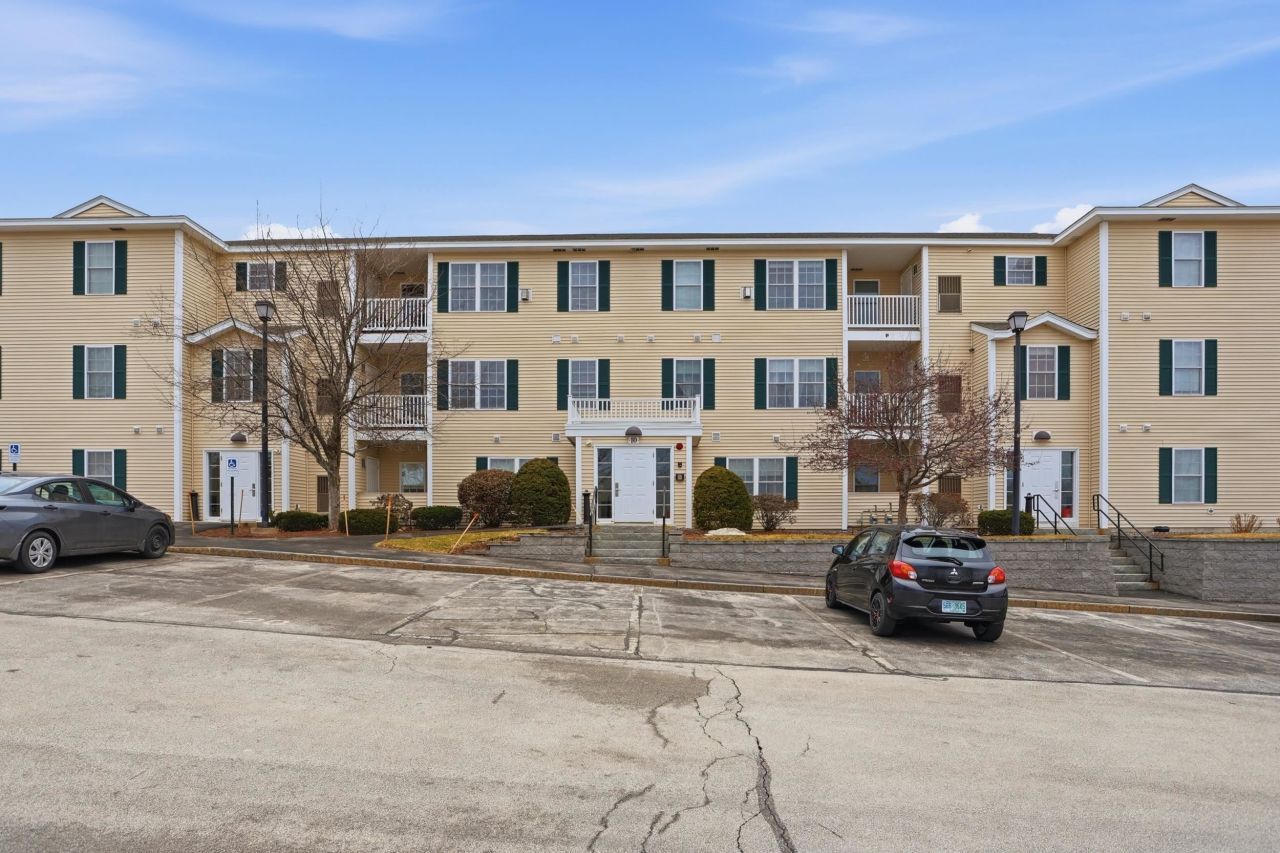 10 Vista Ridge Drive, Unit 2, Londonderry, NH 03053 Main Photo