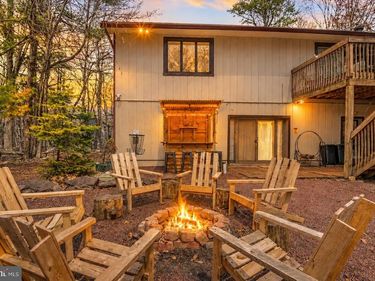 70 PINEKNOLL DRIVE, LAKE HARMONY, PA 18624