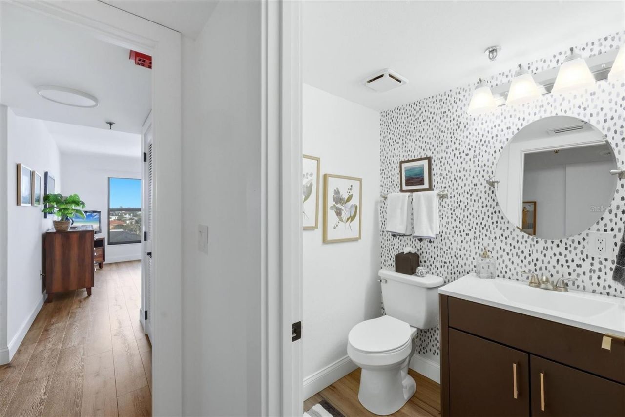 1001 Benjamin Franklin Drive, Unit 604, Sarasota, FL 34236 Photo