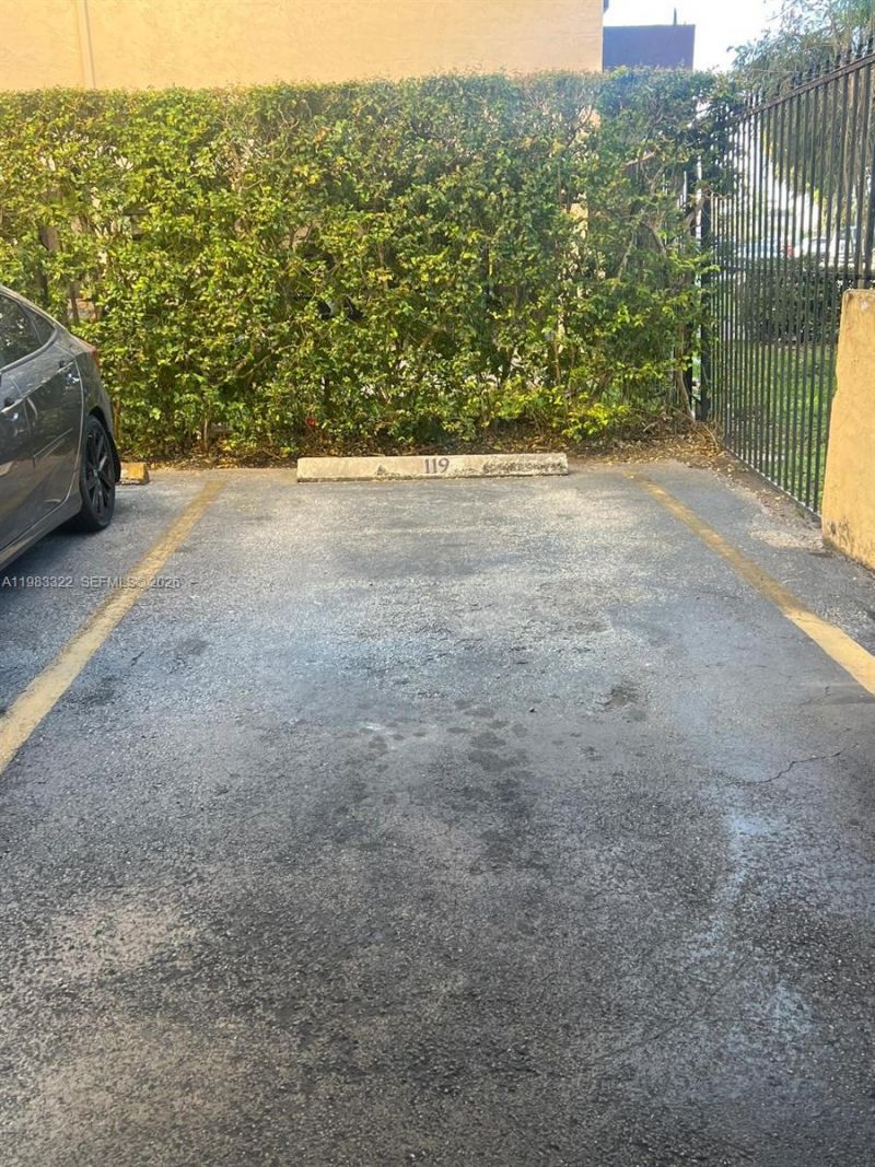 1900 W 54th St , Unit 119, Hialeah, FL 33012 Photo