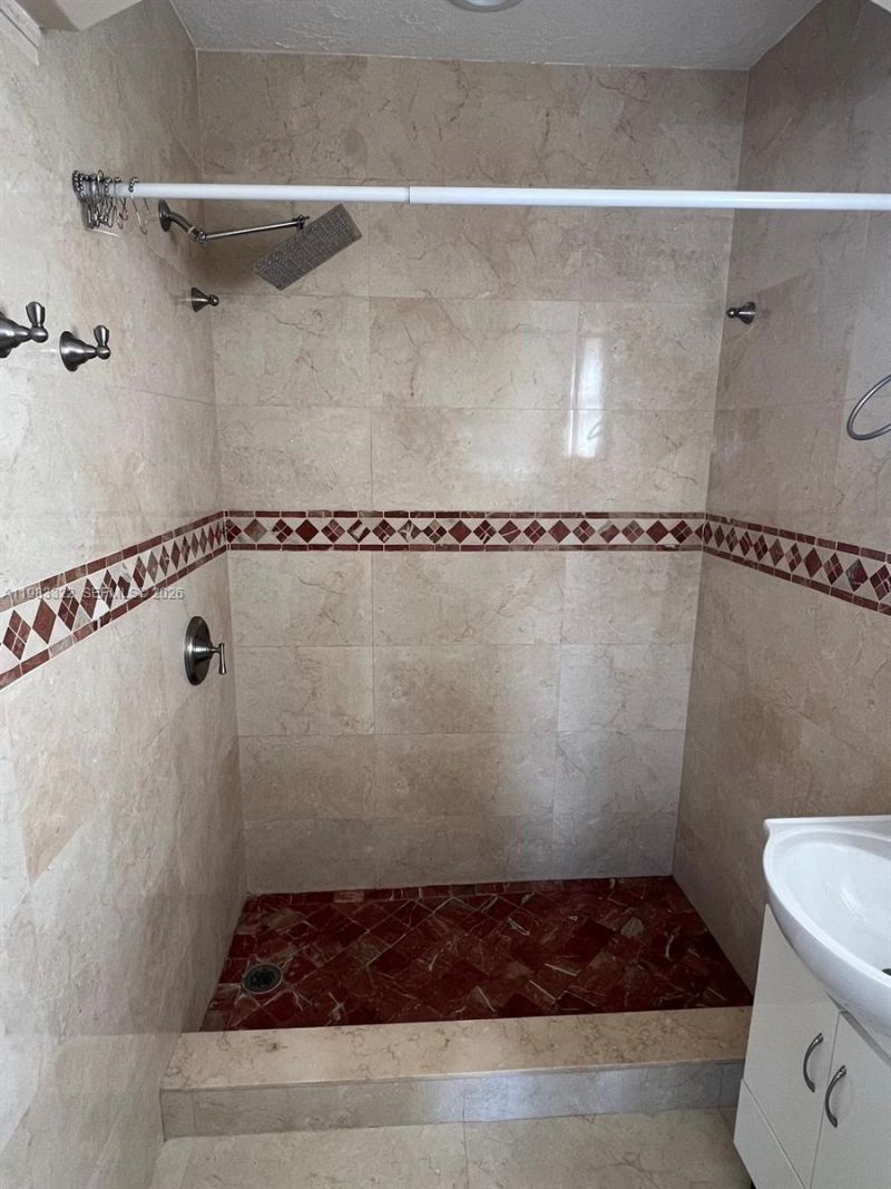 1900 W 54th St , Unit 119, Hialeah, FL 33012 Photo