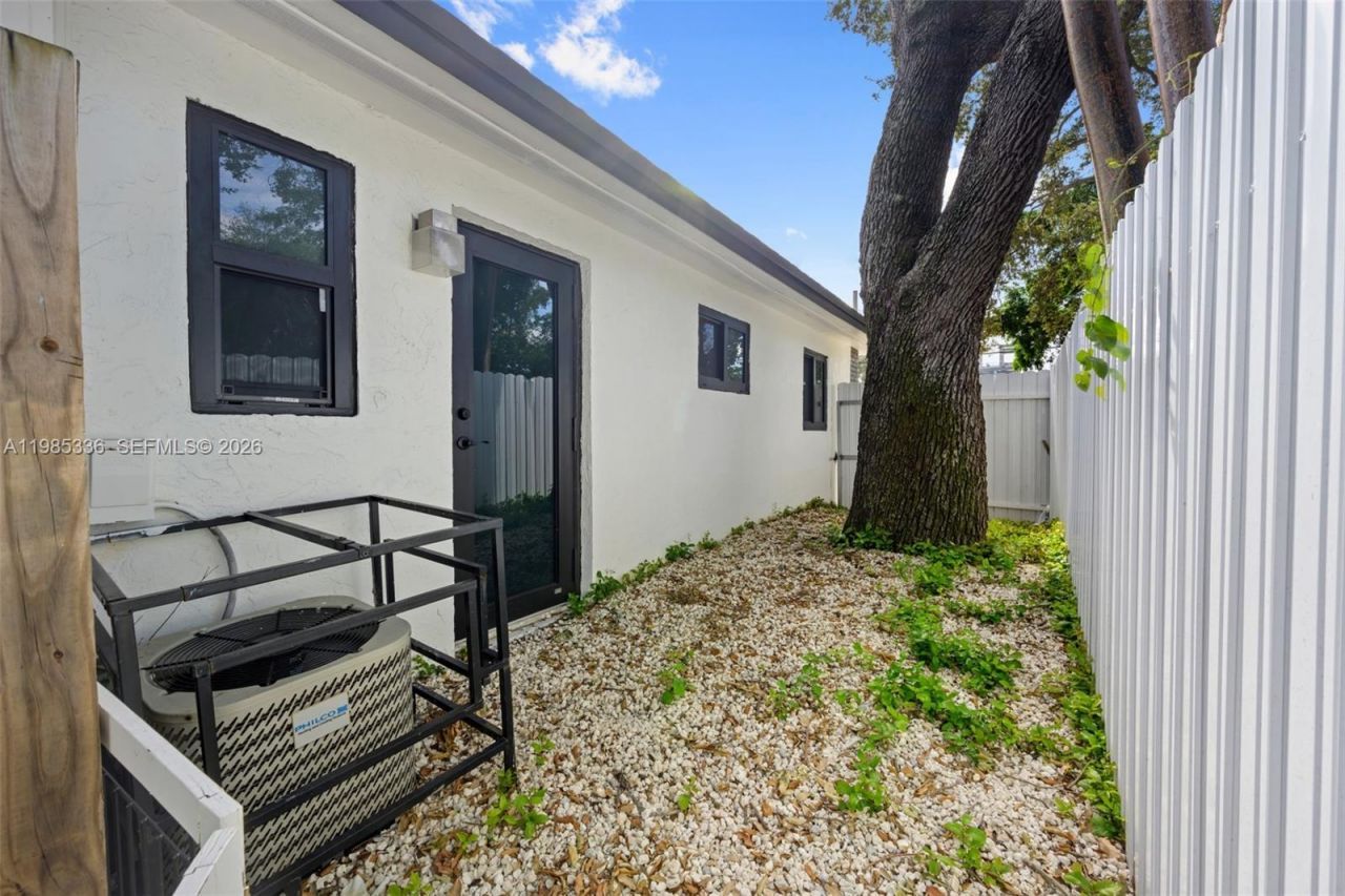 511 NW 93rd St, Unit 511, Miami, FL 33150 Photo