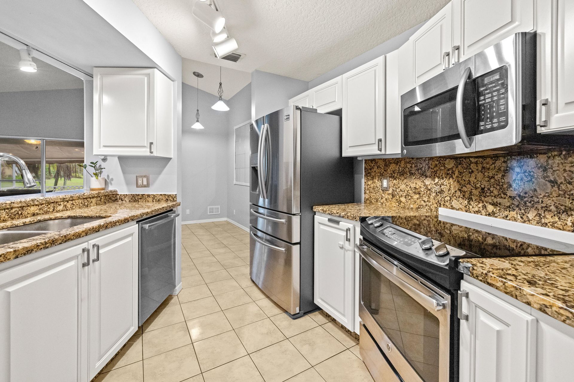 2095 Bonisle Circle, Riviera Beach, FL 33418 Photo