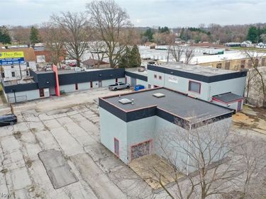 1050 and 1062 Triplett Boulevard, Akron, OH 44306