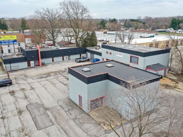 1050 and 1062 Triplett Boulevard , Akron, OH 44306