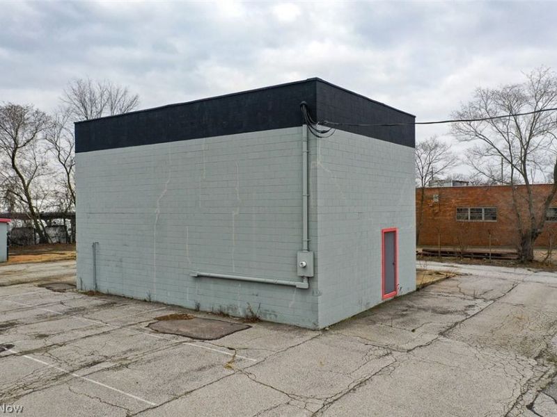 1050 and 1062 Triplett Boulevard, Akron, OH 44306 Photo 3
