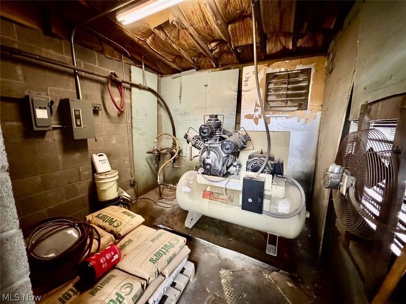 1050 and 1062 Triplett Boulevard, Akron, OH 44306 Photo 40