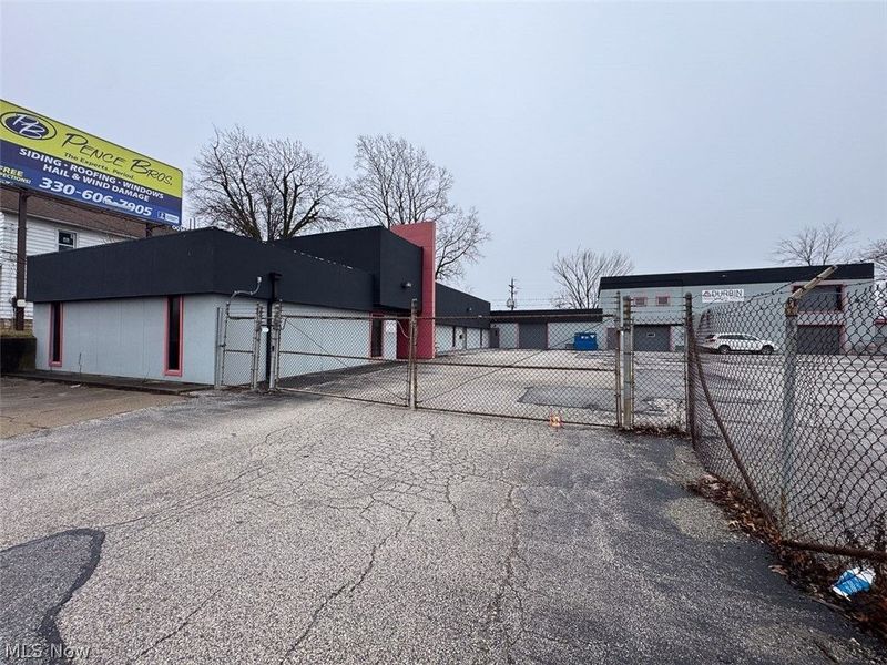 1050 and 1062 Triplett Boulevard, Akron, OH 44306 Photo 5