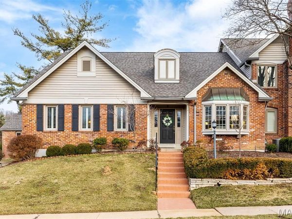 400 Conway Meadows Drive , Chesterfield, MO 63017