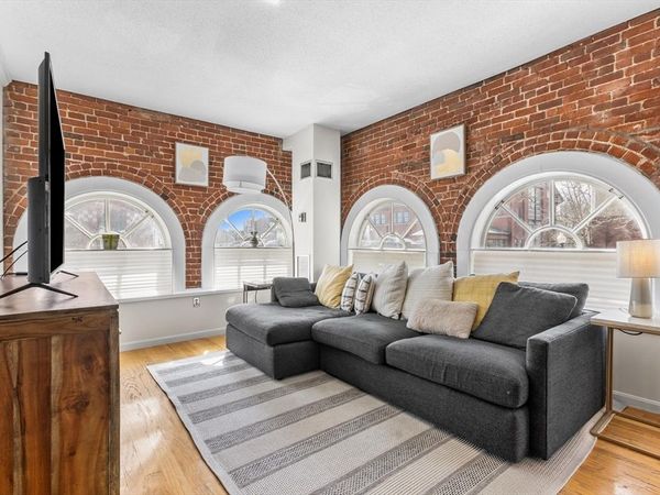 106 13th St, Unit 202, Boston, MA 02129