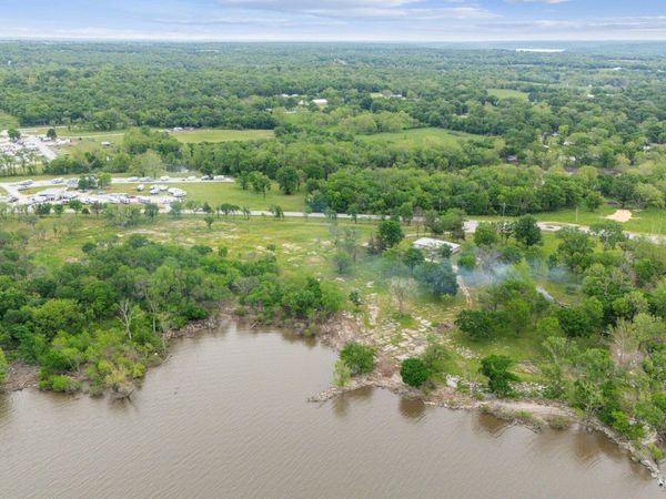 25421 US-59 , Grove, OK 74344