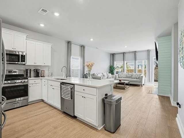 1333 Seachase Way Photo 10