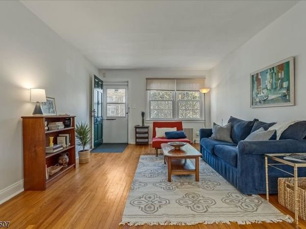 40 Meadowbrook Pl, Maplewood, NJ 07040