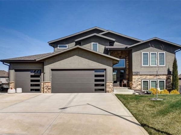 1101 SW Brookside Court, Lee's Summit, MO 64064
