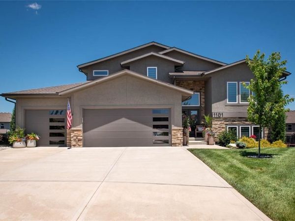 1101 SW Brookside Court, Lee's Summit, MO 64064