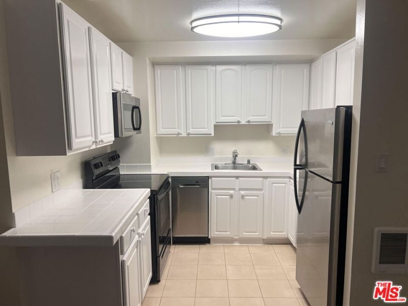 1431 Ocean Avenue, Unit 113, Santa Monica, CA 90401 Main Photo