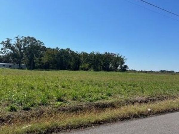 Tbd E Dermelie Calais Road , Breaux Bridge, LA 70517