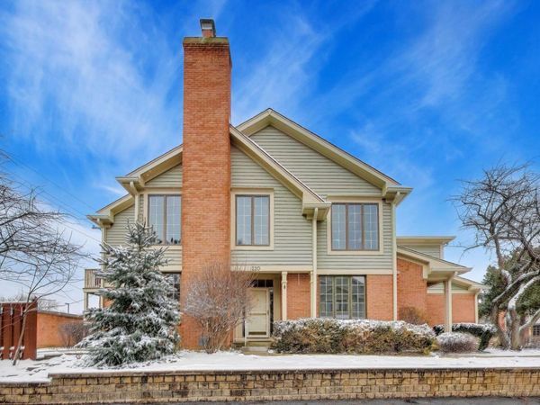 220 University Drive , Unit 220, Mount Prospect, IL 60056