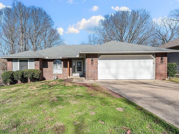 67 London Drive, Bella Vista, AR 72715