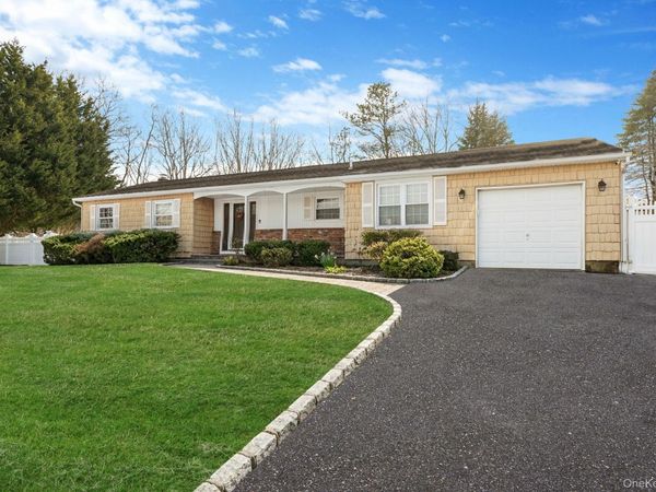 6 Madsen Court , Mount Sinai, NY 11766