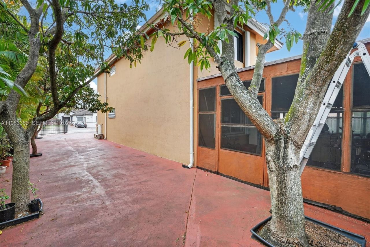 15672 SW 91st Ln , Miami, FL 33196 Photo