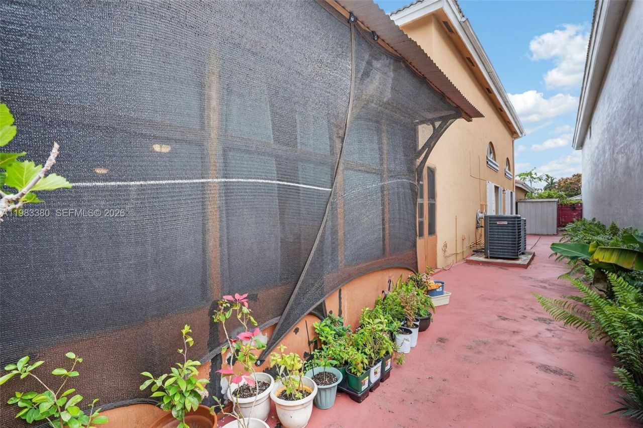 15672 SW 91st Ln , Miami, FL 33196 Photo