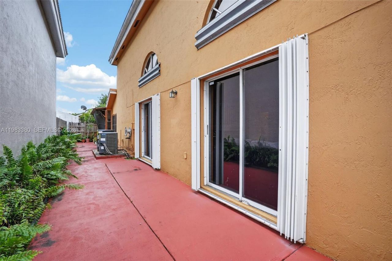 15672 SW 91st Ln , Miami, FL 33196 Photo