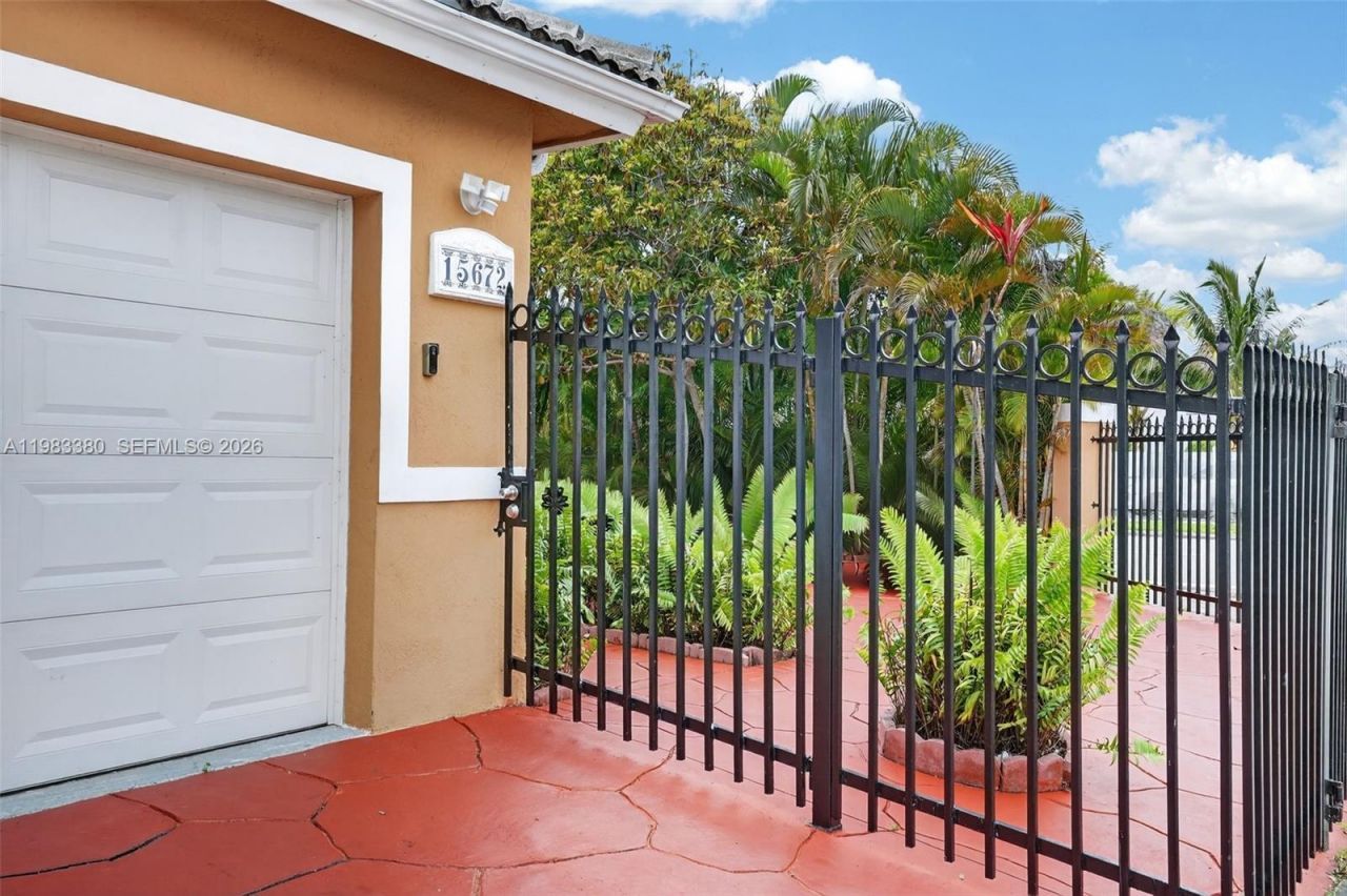 15672 SW 91st Ln , Miami, FL 33196 Photo