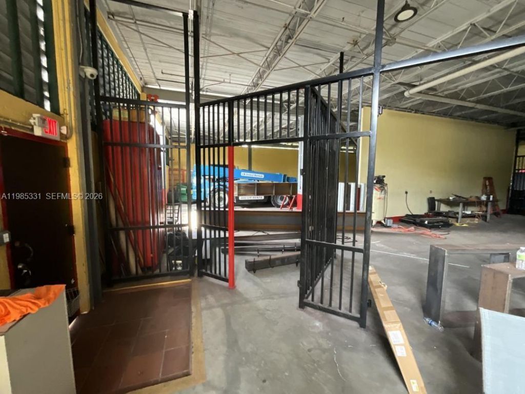 611 NW 11th St, Miami, FL 33136 Photo