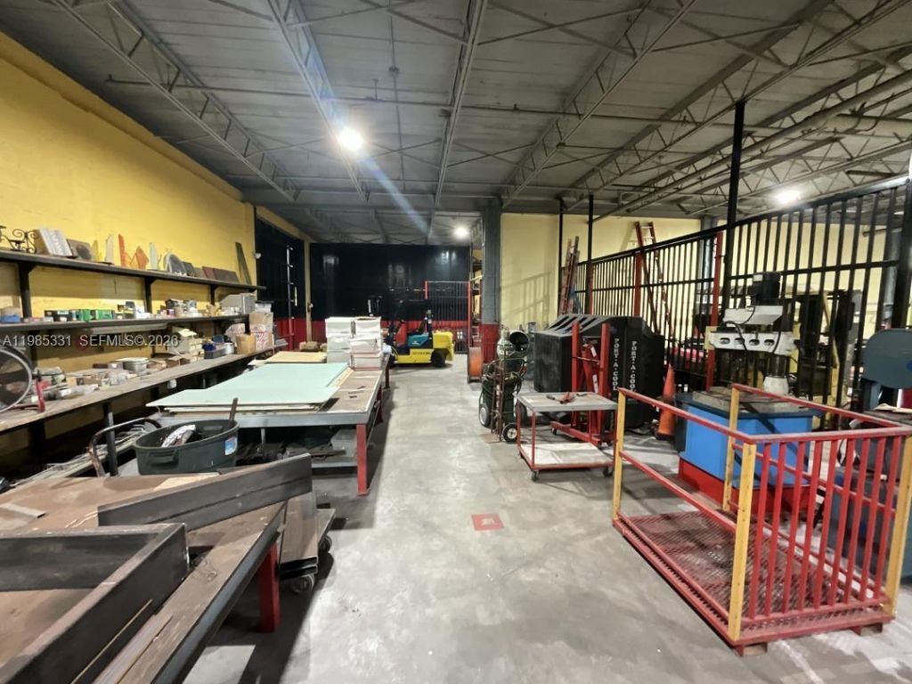 611 NW 11th St, Miami, FL 33136 Photo