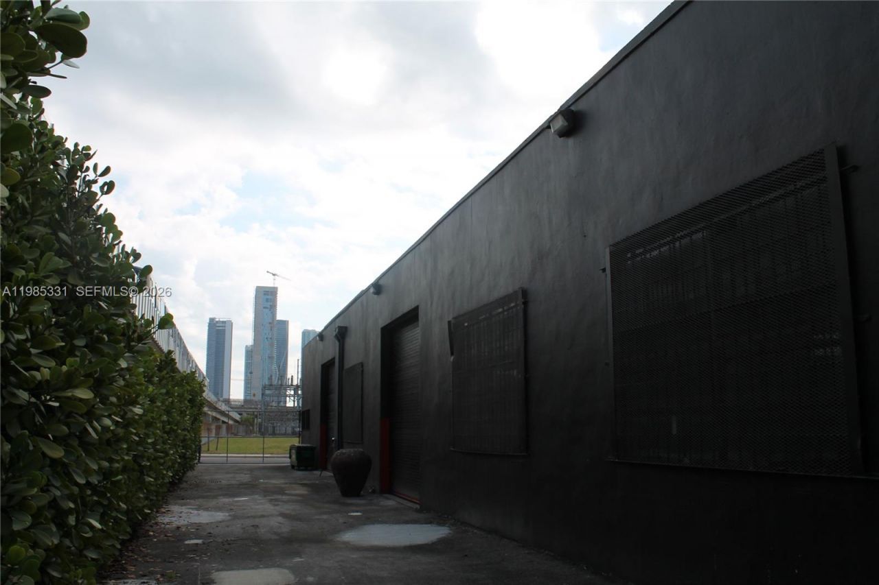 611 NW 11th St, Miami, FL 33136 Photo